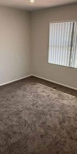 Newly Renovated 3 Bedroom House - Photo 3