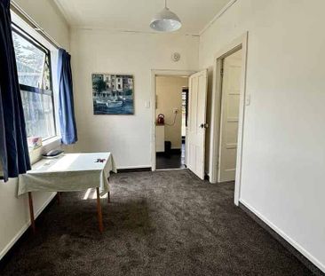 Cute Cottage - Handy Location - Photo 5