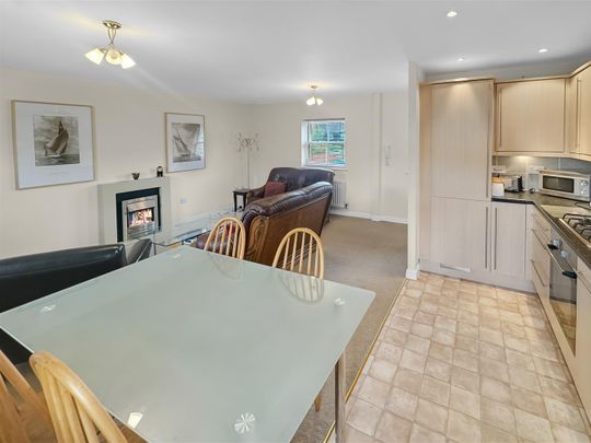 6 St. Johns Road, Colchester, CO7 9DR - Photo 1