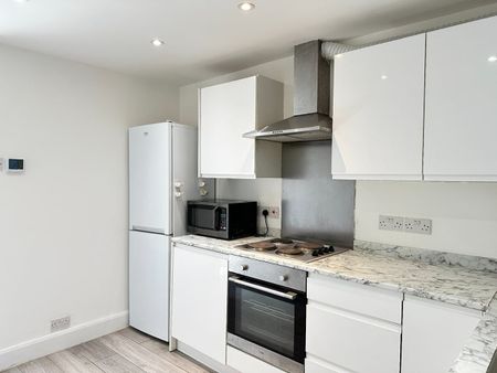 3 Bed Terraced House, Kingsley Road, TW3 - Photo 4