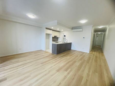 Exceptional north-facing 2 bedroom apartment offering convenient urban living - Photo 4