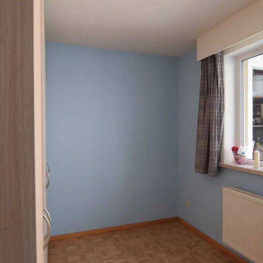 Appartement met twee slaapkamers. Met uitzicht op het park aan de Kerk te Blankenberge. Dichtbij het centrum en het station van Blankenberge. - Photo 1