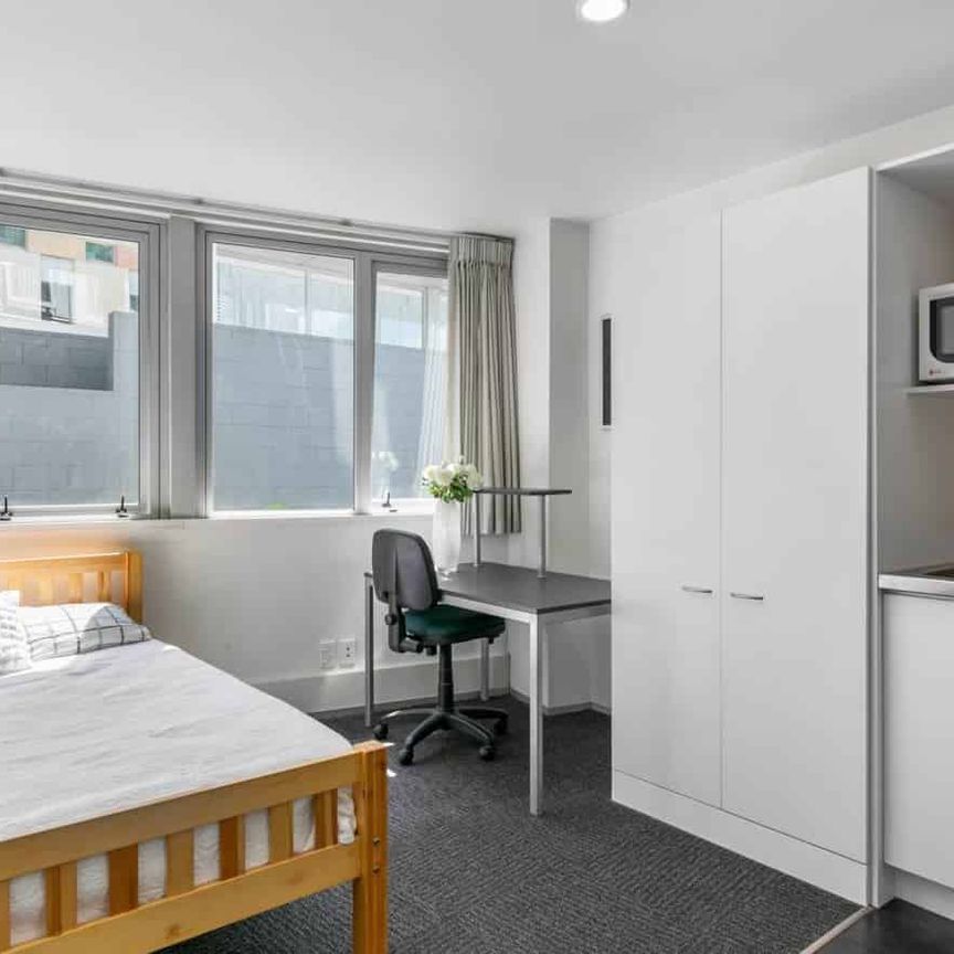 FURNISHED Studio Apartment - Photo 1