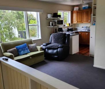 3 bedroom flat - Whiteware included - 2 Showers - Photo 5