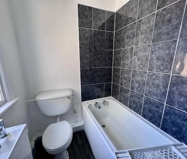 2 bedroom semi-detached house to rent - Photo 4