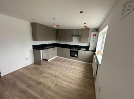 Slough, Berkshire, SL3 - Photo 2