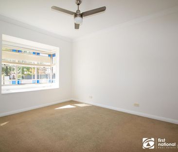 FOUR BEDROOM HOME IN PREMIUM LOCATION - Photo 2