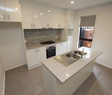 Executive Style Townhouse - Photo 2