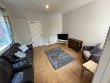 West Parade Room 1 - Photo 2