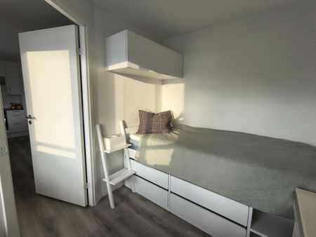 Stationsgatan, Märsta - Photo 5