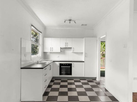 LOCATION, LOCATION! - Photo 1