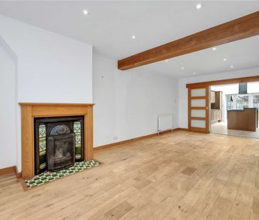 A beautifully presented four bedroom terraced home offering generou... - Photo 2