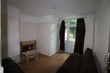 Newcombe Road, Southampton, SO15 - Photo 5