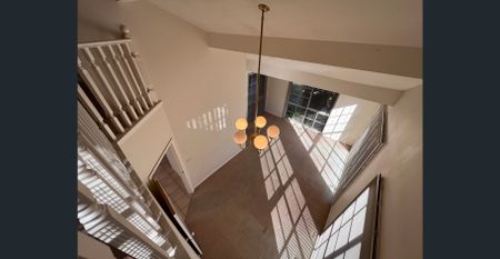 TOWNHOUSE LIVING AT ITS BEST - Photo 2