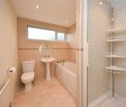 4 bed Bungalow - Detached for Rent - Photo 6