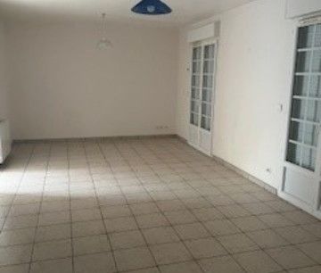 YVETOT PLEIN CENTRE, maison de 90.92m² avec jardin comprenant trois... - Photo 1