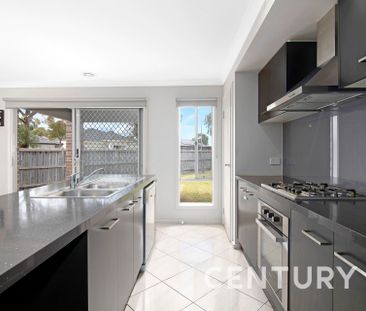 Family Home in Cranbourne - Photo 5