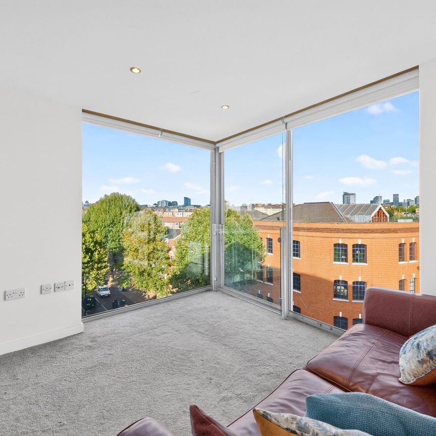 Flat to rent - Tower Bridge Road, London, SE1 - Photo 1