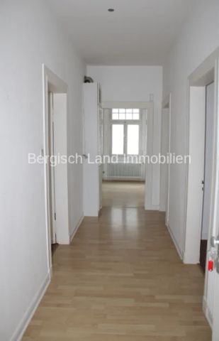 Schöne 4-Zimmerwohnung in zentrumsnaher Lage von Gummersbach! - Foto 5