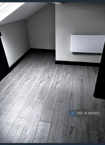 4 bedroom flat to rent - Photo 2