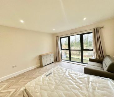 Studio to rent - Photo 2