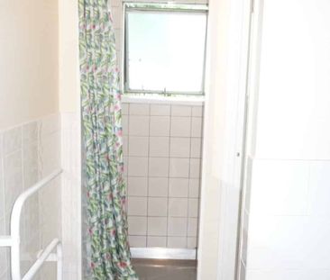 Fully Furnitured one bedroom unit with a carport - Photo 4