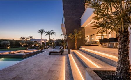 6 bedroom luxury Villa for rent in Sierra Blanca, Spain - Photo 2