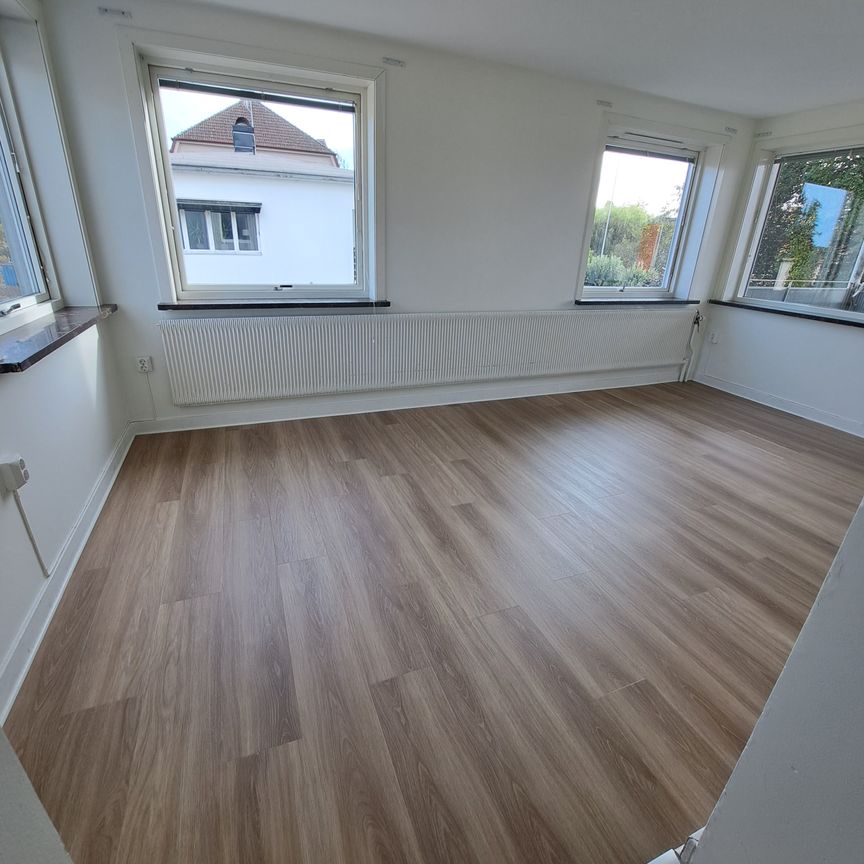 Drottninggatan, Vara - Foto 1