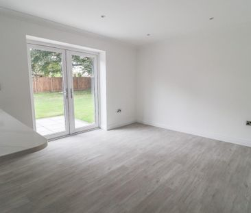 3 bedroom detached bungalow to rent - Photo 2