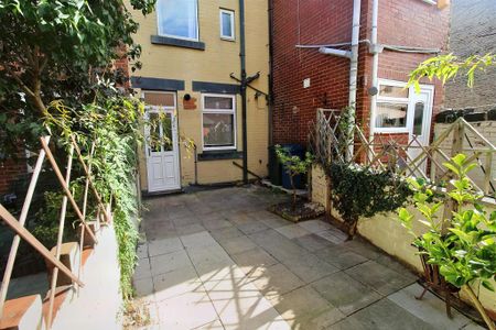 3 bedroom terraced house to rent - Photo 2