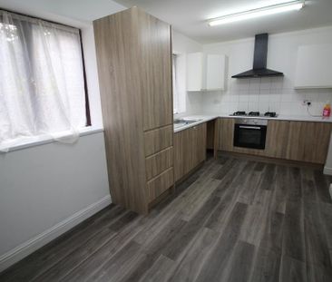 6 bedroom terraced house to rent - Photo 4