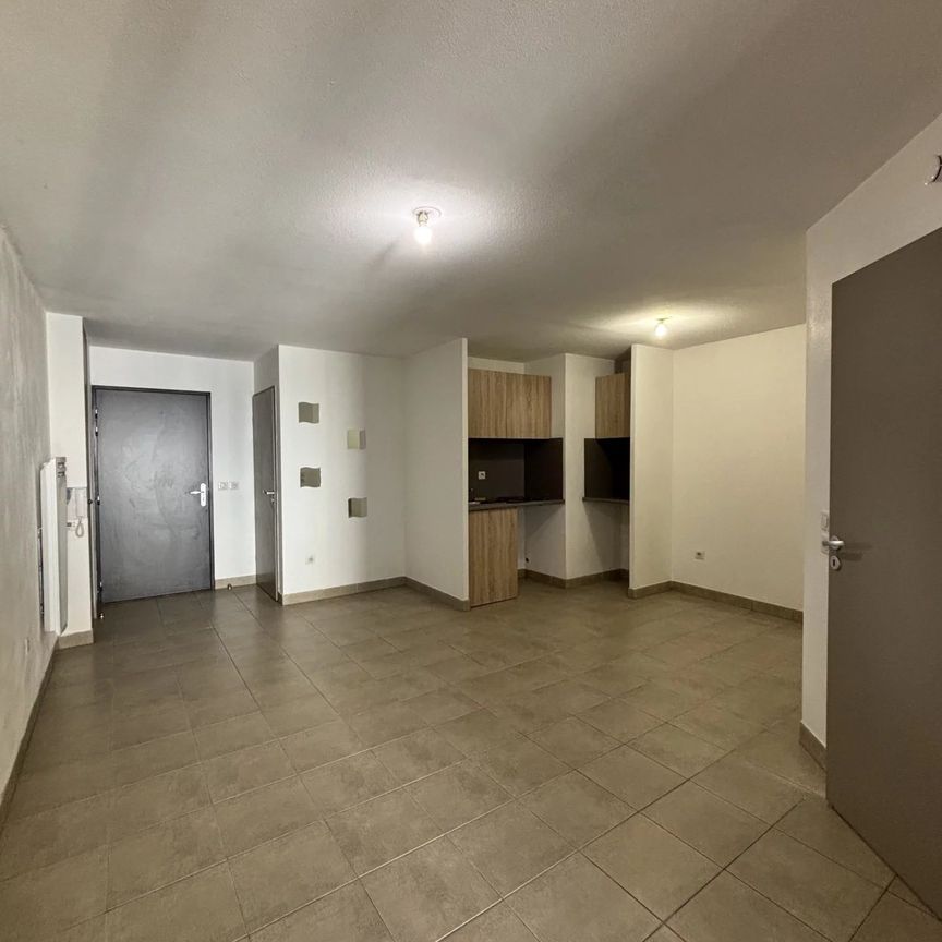 Location Appartement 2 pièces 43m² NIMES 30900 - Photo 1