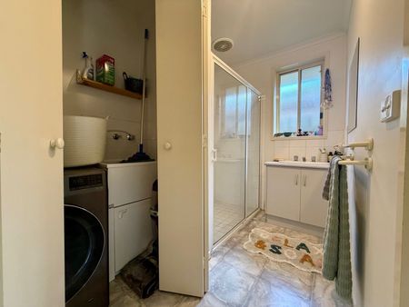 Inviting two-bedroom unit located in the heart of town! - Photo 4