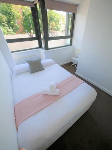 2 bedroom flat to rent - Photo 2