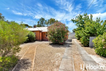 3 bedroom family home is now available to rent. - Photo 3