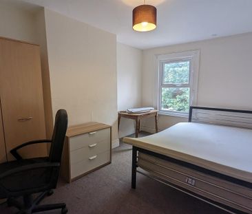 4 bedroom terraced house to rent - Photo 4