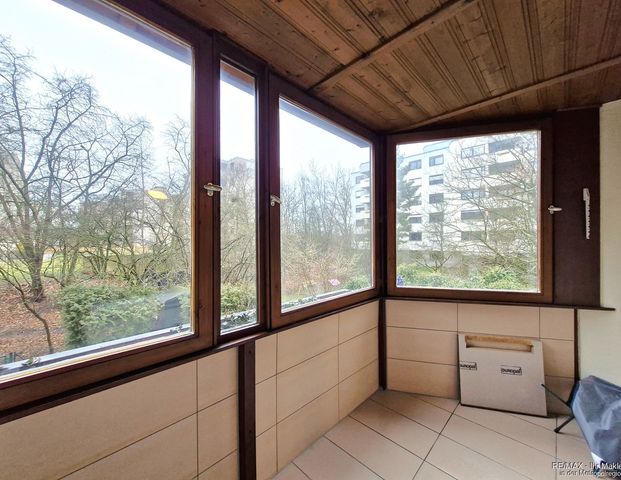 Gepflegte 3,5 Zimmer Wohnung mit Einbauküche und Tiefgaragenstellplatz - Photo 1