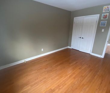 For Lease - 40 Sunnycrest Road, Toronto, Ontario - Photo 2