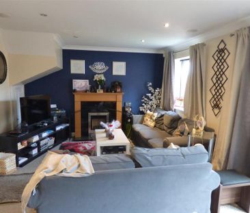 4 bedroom end of terrace house to rent - Photo 3