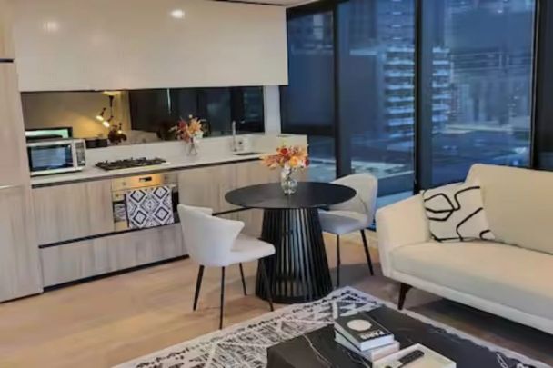 MODERN LIVING IN THE HEART OF SOUTHBANK - Photo 1