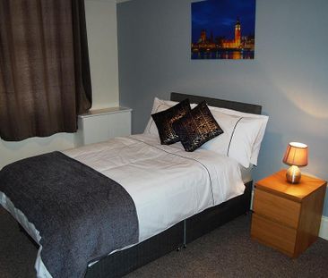 4 bedroom terraced house to rent - Photo 2