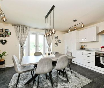 3 bedroom semi-detached house to rent - Photo 3