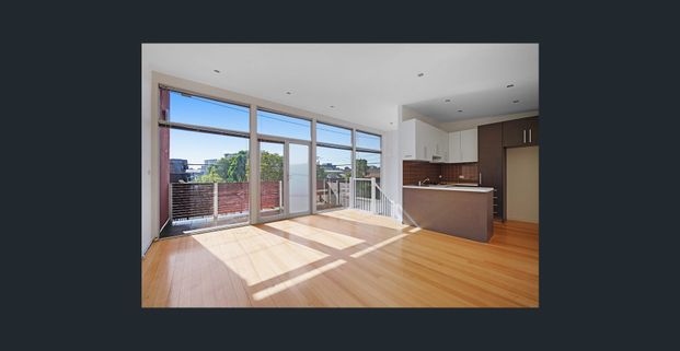 Generous Townhouse in the Heart of Northcote - Photo 1