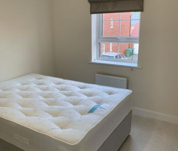 4 bedroom semi-detached house to rent - Photo 5