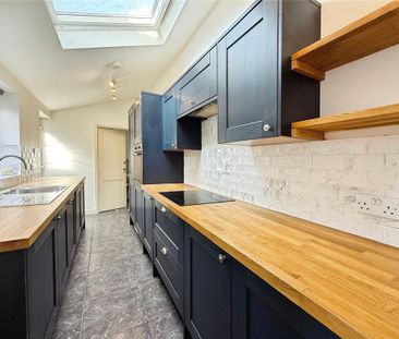 2 bedroom terraced house to rent - Photo 4