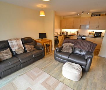 2 bedroom flat to rent - Photo 2