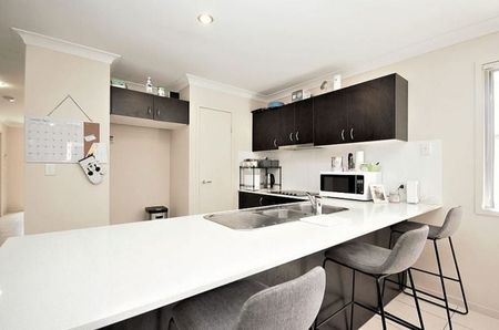 Modern Family Home on Large Corner Block - Photo 5