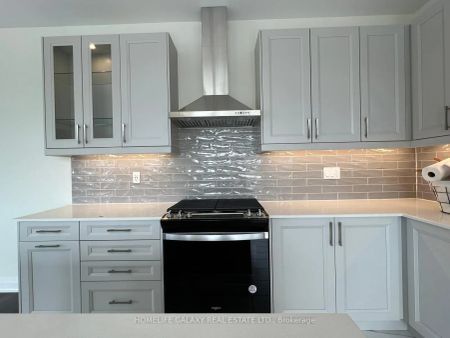 Condo Townhouse For Lease | E9231461 - Photo 3