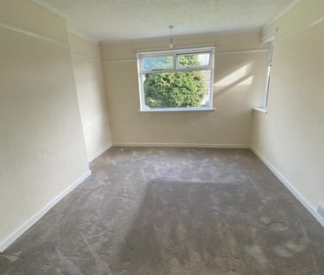 2 bedroom Flat To Let - Photo 3