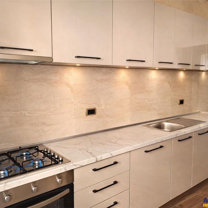 Apartament 2 camere, decomandat, 2 bai, Isaran, Tractorul - Fotografie 1